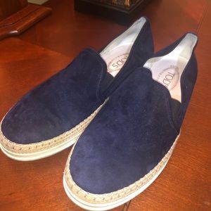 Tod’s navy-blue sued platform sneakers